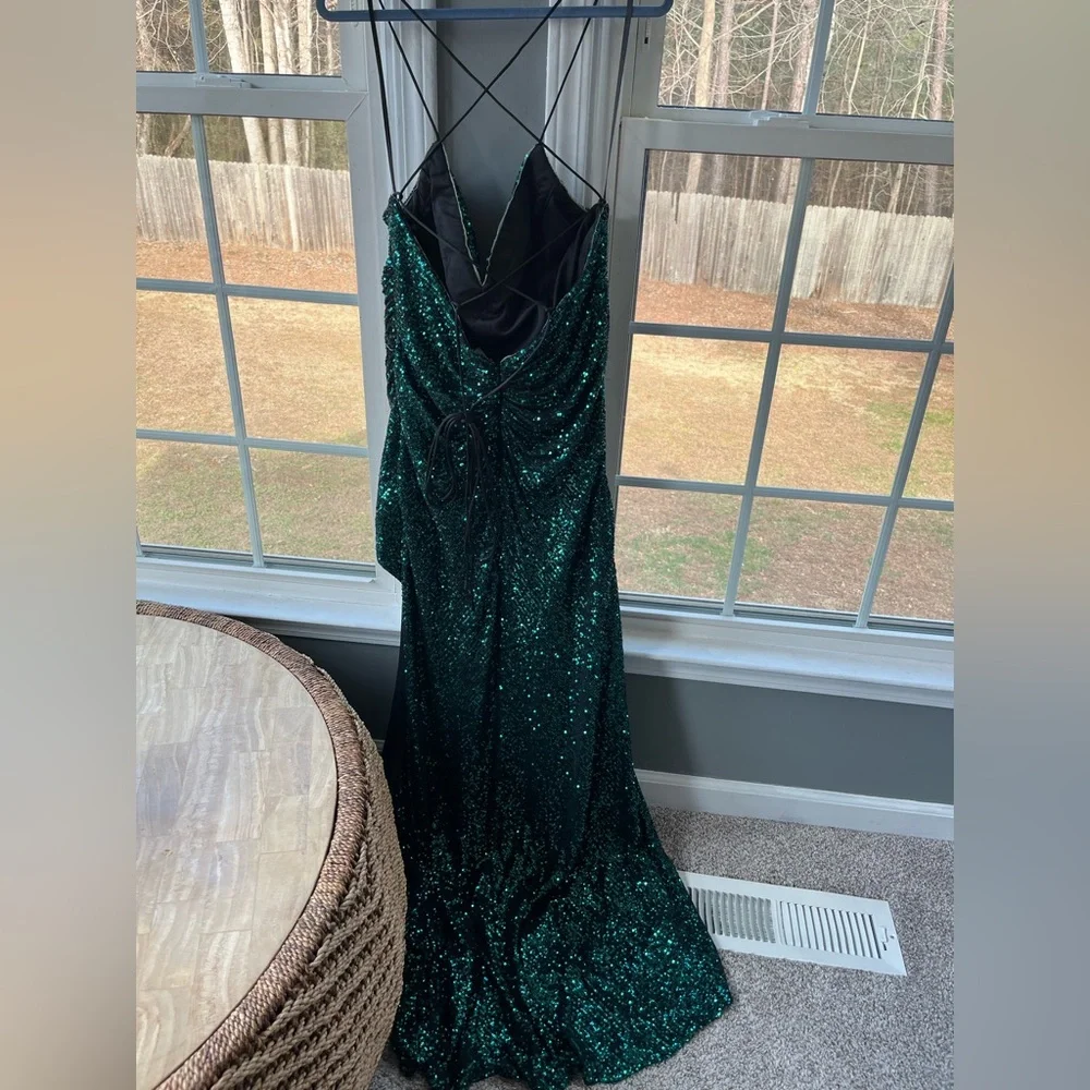 Cinderella Divine CH225 in Emerald Green - Picture 9 of 12